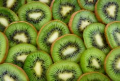 witamina b6 zawarta w kiwi pomaga na zespół cieśni nadgarstka