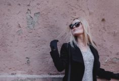 witamina b5 a przedwczesne siwienie włosów