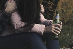 jak przebiega leczenie alkoholizmu?