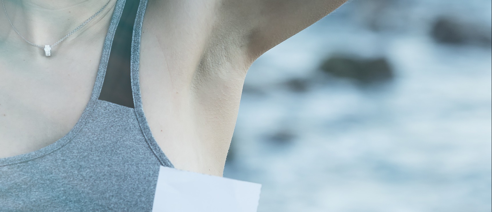 ciemne plamy pod pachami można zlikwidować