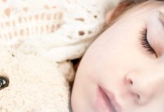 różyczka leczona jest tylko objawowo