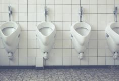 dziecko nie trzyma moczu