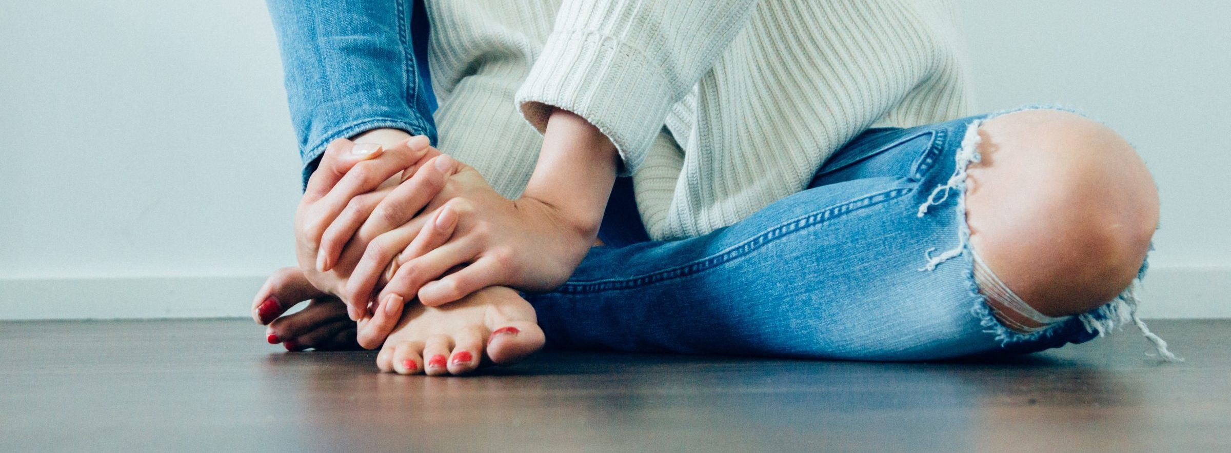 Białe plamy na paznokciach